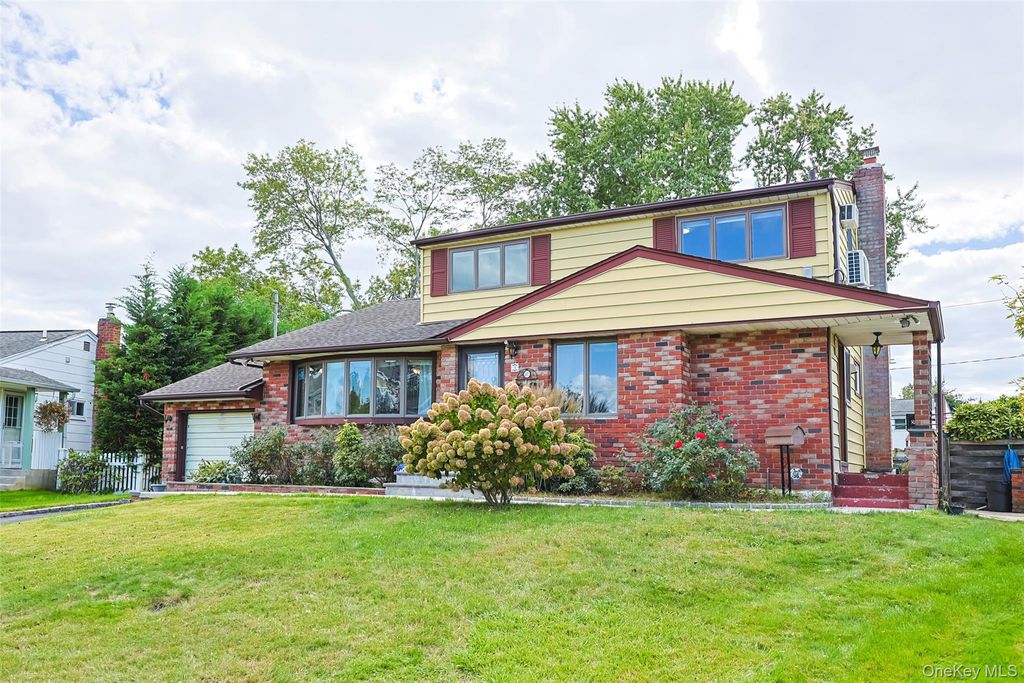 15 Alexander Drive, Syosset, NY 11791