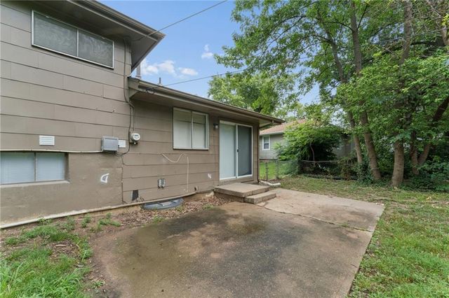 5901 Fairlane Drive, Kansas City, MO 64134