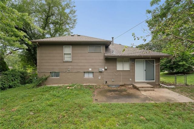 5901 Fairlane Drive, Kansas City, MO 64134
