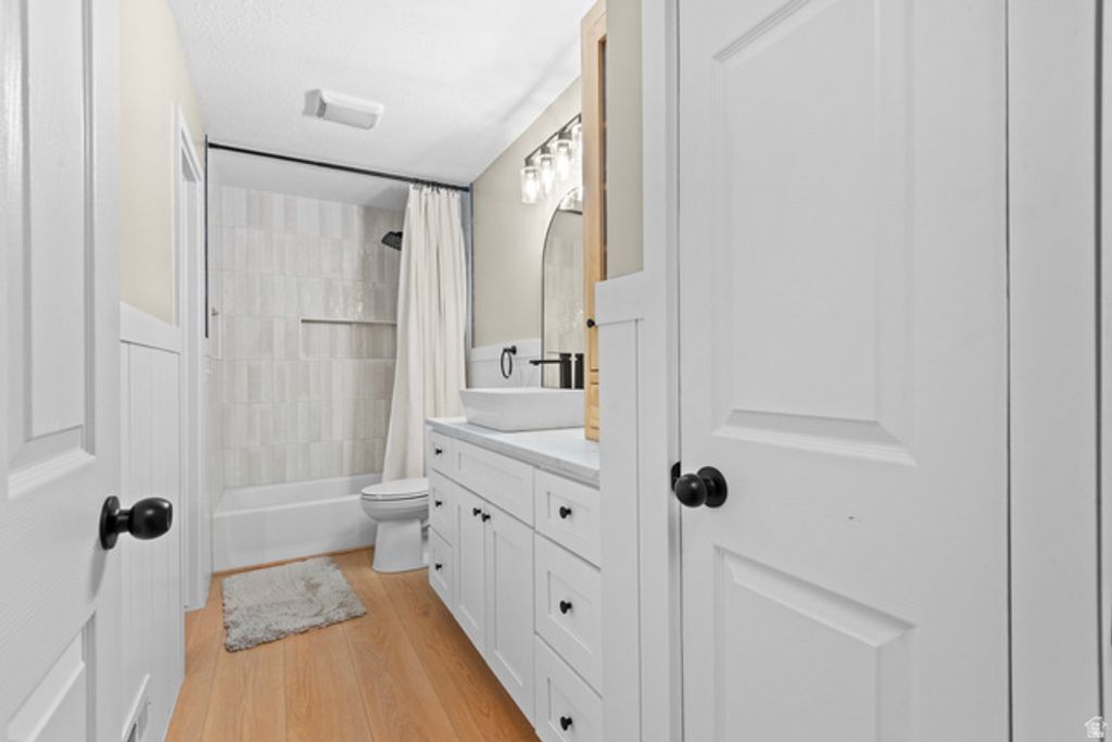 Image 17 of property listing at 1828 N 225 W, Layton, UT 84041