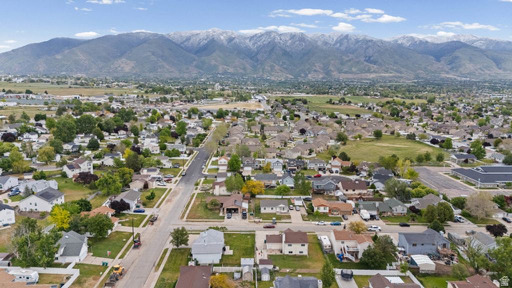 Image 25 of property listing at 1828 N 225 W, Layton, UT 84041