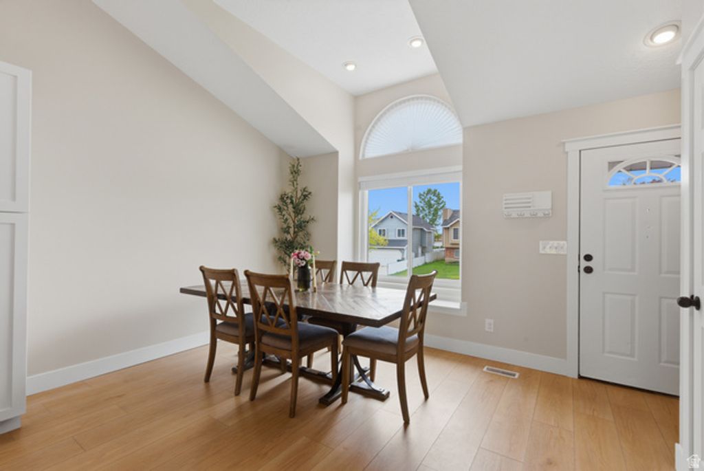 Image 6 of property listing at 1828 N 225 W, Layton, UT 84041