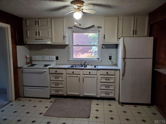 1302 Highland Avenue, Elizabeth City, NC 27909