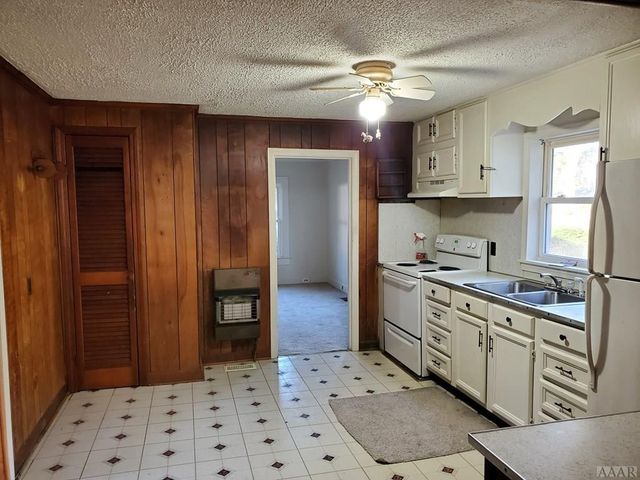 1302 Highland Avenue, Elizabeth City, NC 27909