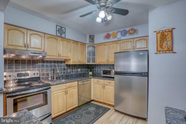 4 S MERRIMENT DR, Newark, DE 19702