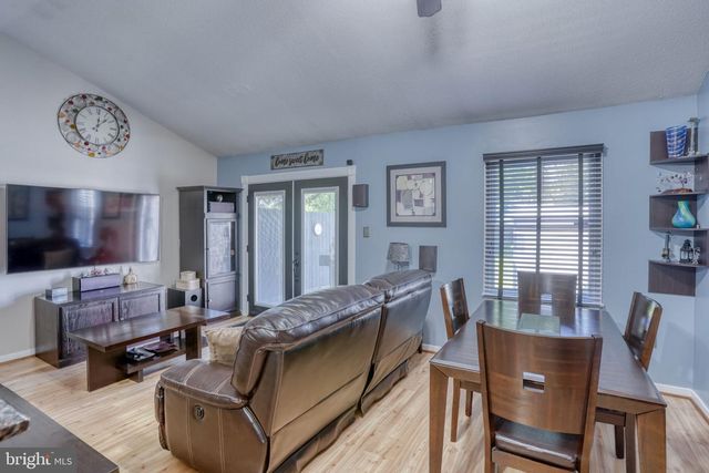 4 S MERRIMENT DR, Newark, DE 19702