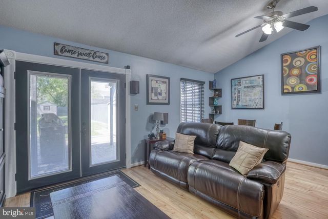 4 S MERRIMENT DR, Newark, DE 19702