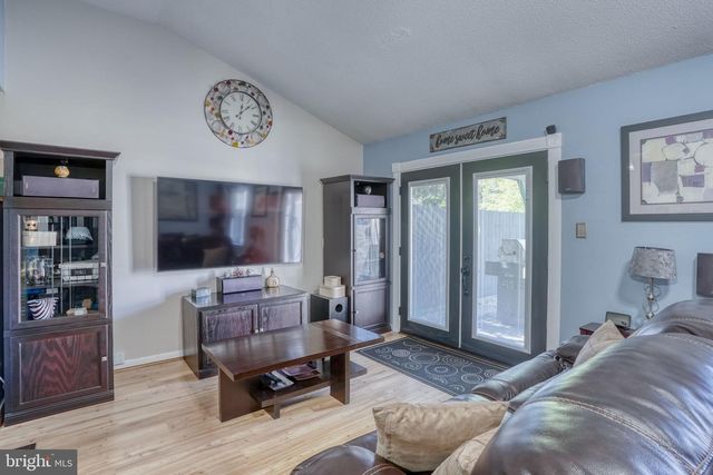4 S MERRIMENT DR, Newark, DE 19702