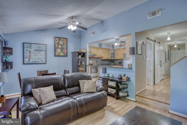 4 S MERRIMENT DR, Newark, DE 19702