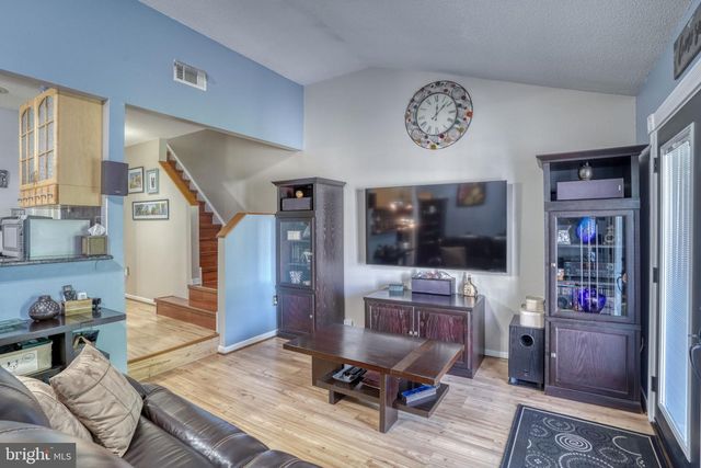 4 S MERRIMENT DR, Newark, DE 19702