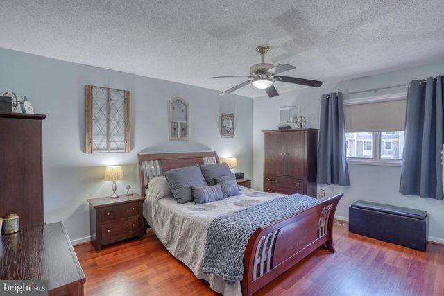4 S MERRIMENT DR, Newark, DE 19702