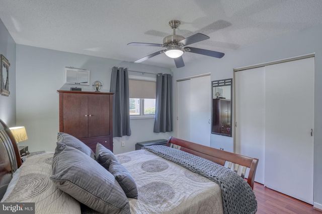 4 S MERRIMENT DR, Newark, DE 19702
