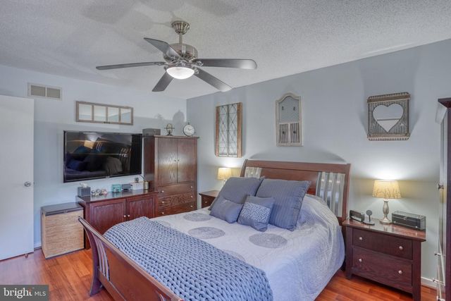 4 S MERRIMENT DR, Newark, DE 19702