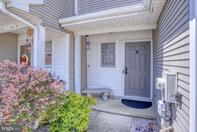 4 S MERRIMENT DR, Newark, DE 19702
