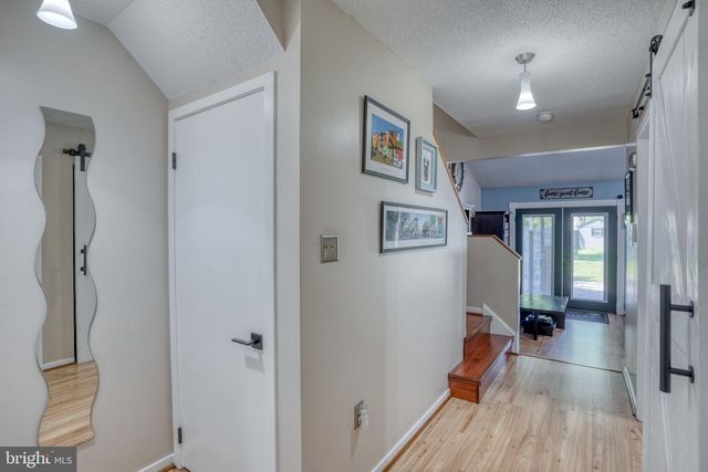 4 S MERRIMENT DR, Newark, DE 19702
