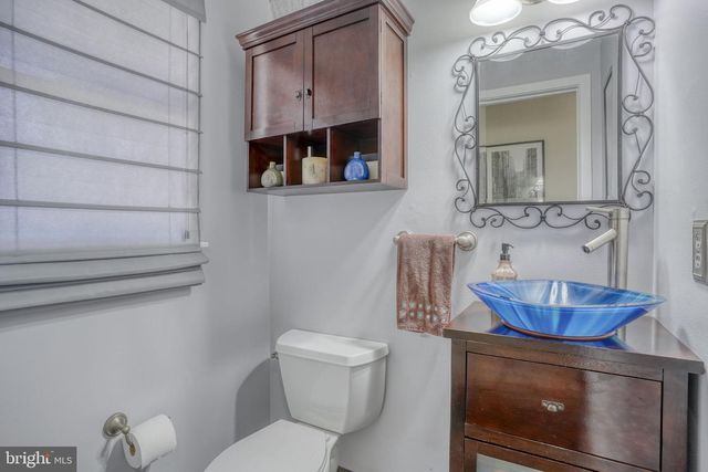 4 S MERRIMENT DR, Newark, DE 19702