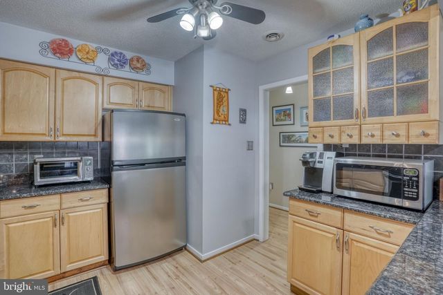4 S MERRIMENT DR, Newark, DE 19702
