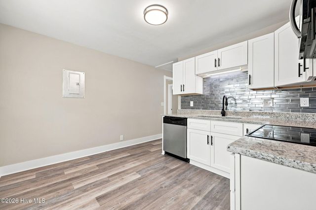 405 Greenview Drive N, Greenville, NC 27834