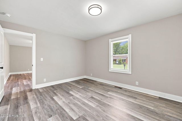 405 Greenview Drive N, Greenville, NC 27834
