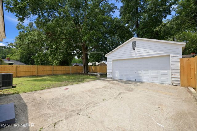 405 Greenview Drive N, Greenville, NC 27834