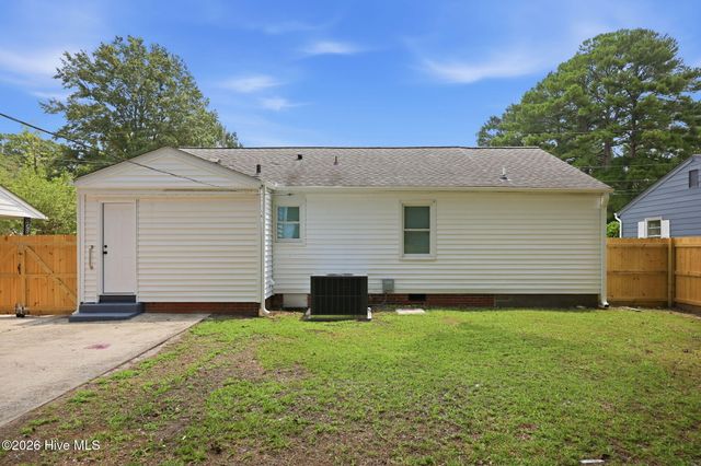 405 Greenview Drive N, Greenville, NC 27834