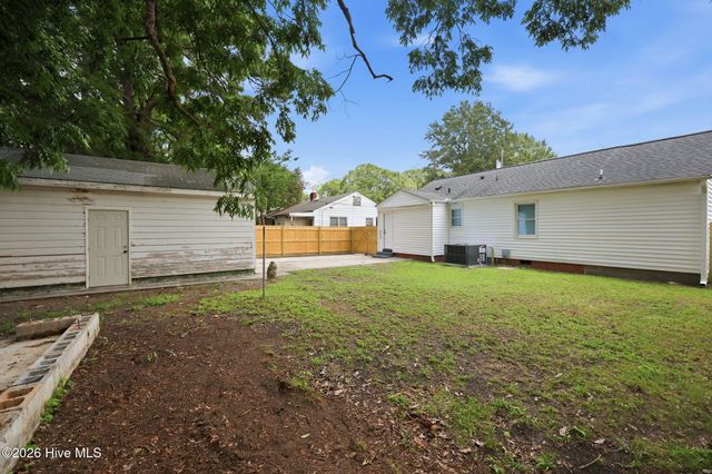 405 Greenview Drive N, Greenville, NC 27834