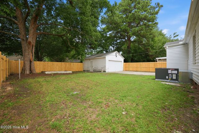 405 Greenview Drive N, Greenville, NC 27834