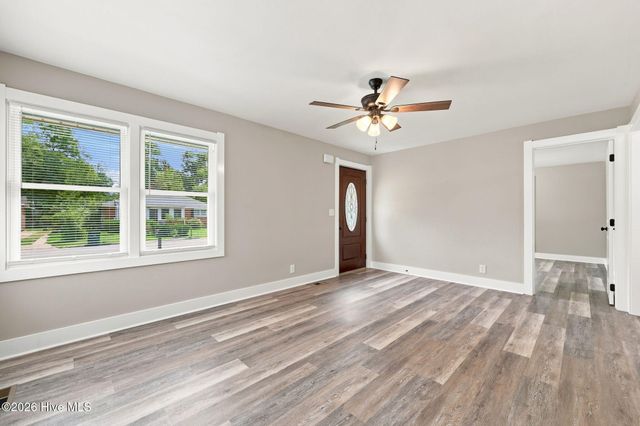 405 Greenview Drive N, Greenville, NC 27834