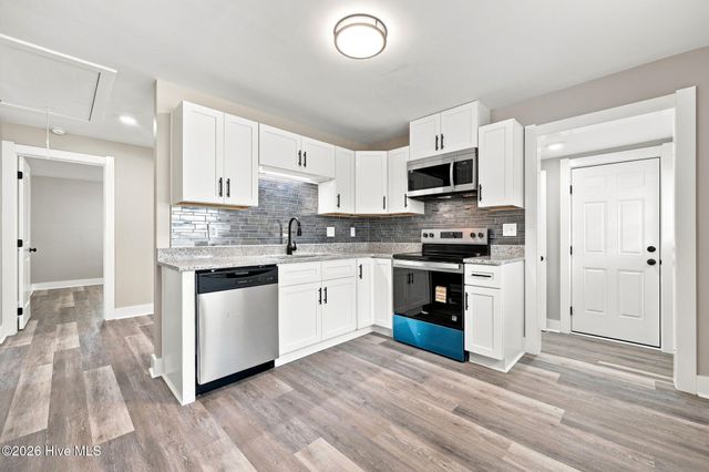 405 Greenview Drive N, Greenville, NC 27834