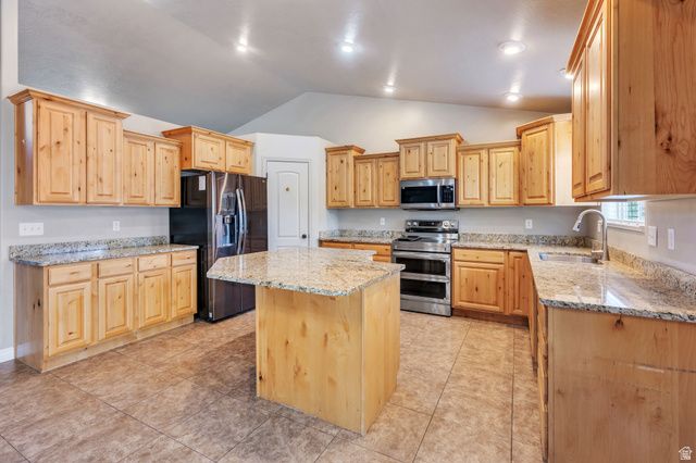 3268 W 1025 N, Layton, UT 84041