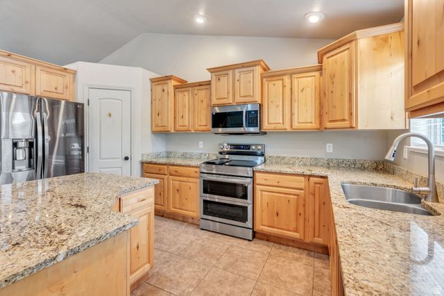 3268 W 1025 N, Layton, UT 84041