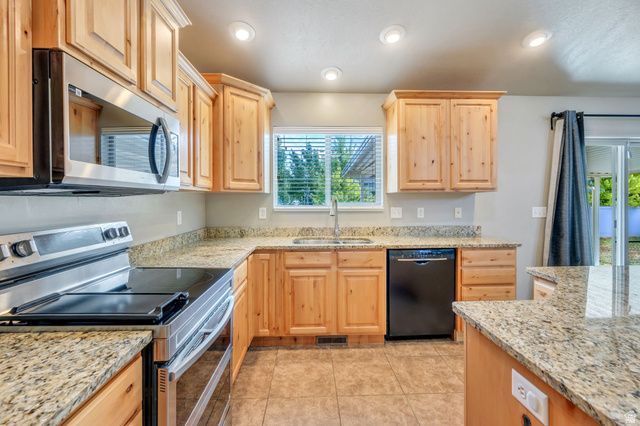 3268 W 1025 N, Layton, UT 84041