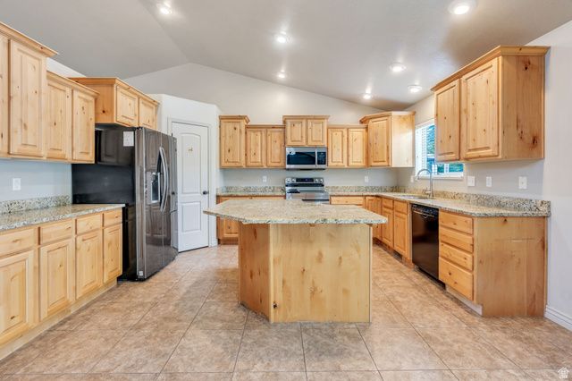 3268 W 1025 N, Layton, UT 84041