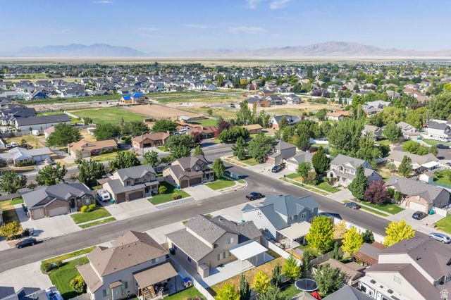 3268 W 1025 N, Layton, UT 84041