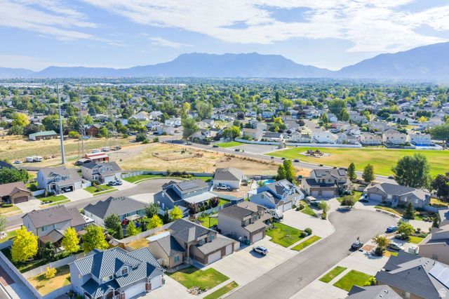 3268 W 1025 N, Layton, UT 84041