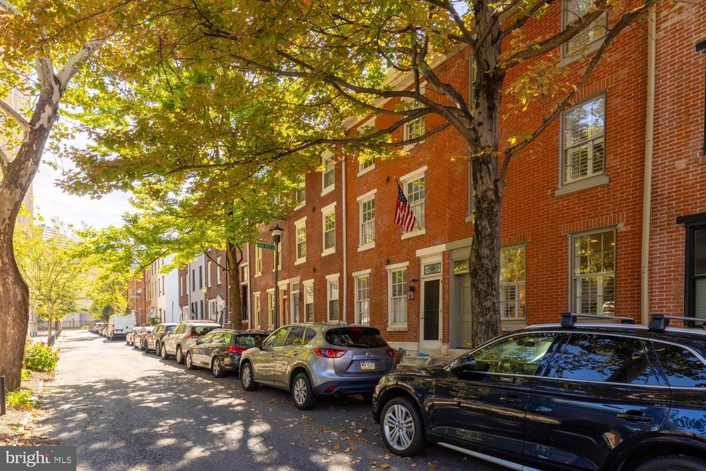 2138 SPRING ST, PHILADELPHIA, PA 19103 — photo 2