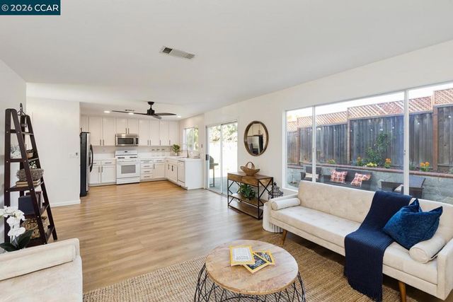 592 Ross Circle, Martinez, CA 94553