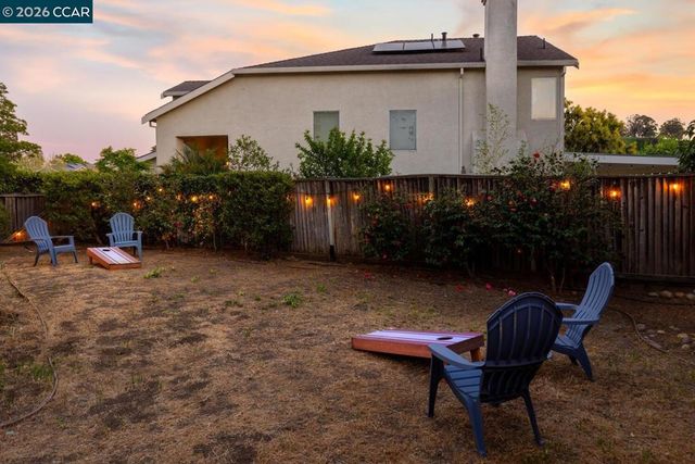 592 Ross Circle, Martinez, CA 94553