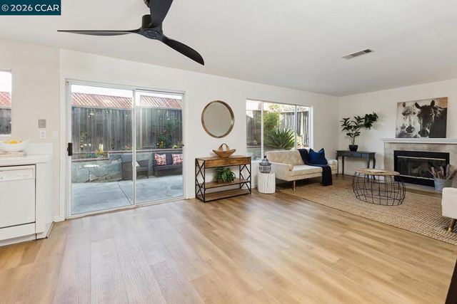 592 Ross Circle, Martinez, CA 94553