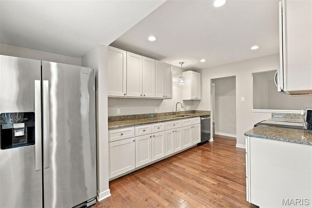 1146 Swarthmore Lane, St Louis, MO 63130