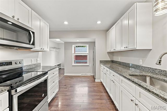 1146 Swarthmore Lane, St Louis, MO 63130