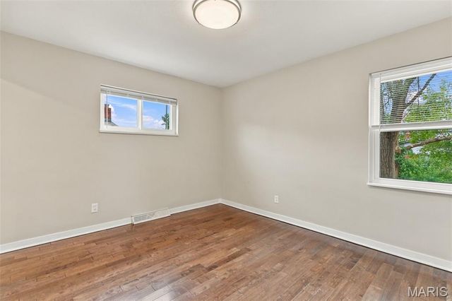 1146 Swarthmore Lane, St Louis, MO 63130
