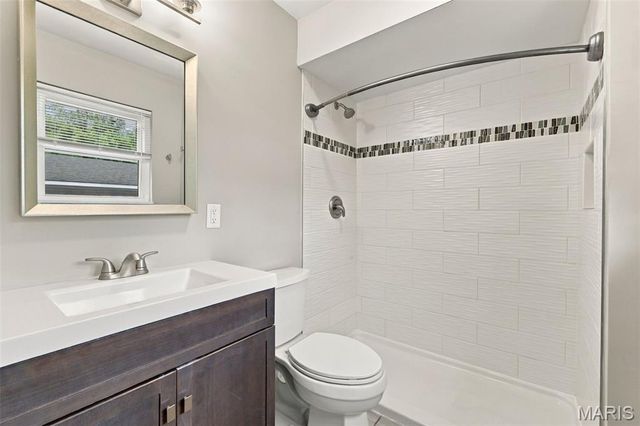 1146 Swarthmore Lane, St Louis, MO 63130