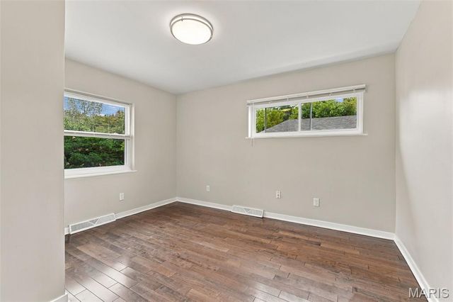 1146 Swarthmore Lane, St Louis, MO 63130