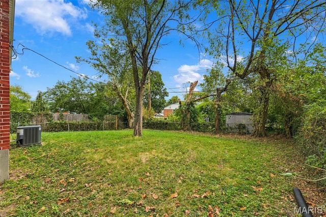 1146 Swarthmore Lane, St Louis, MO 63130
