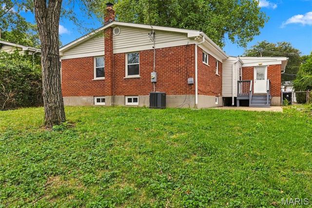 1146 Swarthmore Lane, St Louis, MO 63130