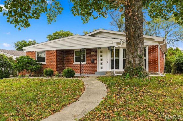 1146 Swarthmore Lane, St Louis, MO 63130