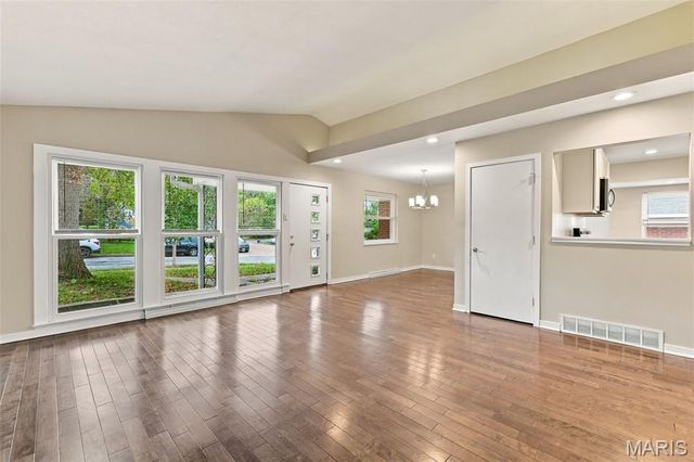 1146 Swarthmore Lane, St Louis, MO 63130