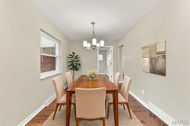 1146 Swarthmore Lane, St Louis, MO 63130