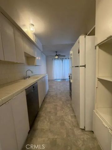 4575 Finley Avenue 4, Los Angeles, CA 90027